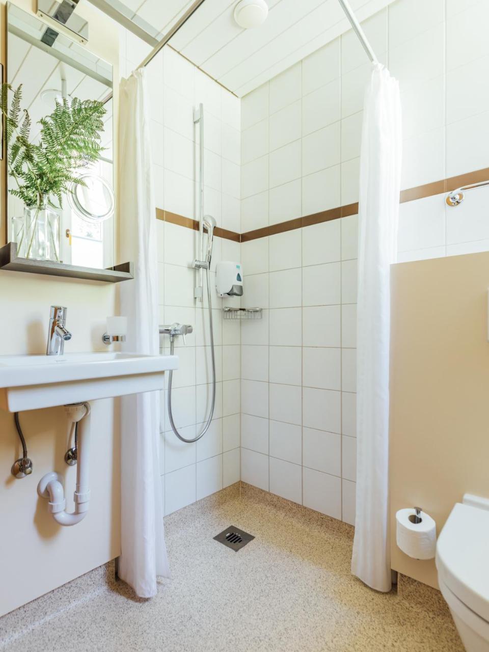 Budget Rooms Gstaad 施康里埃德 外观 照片