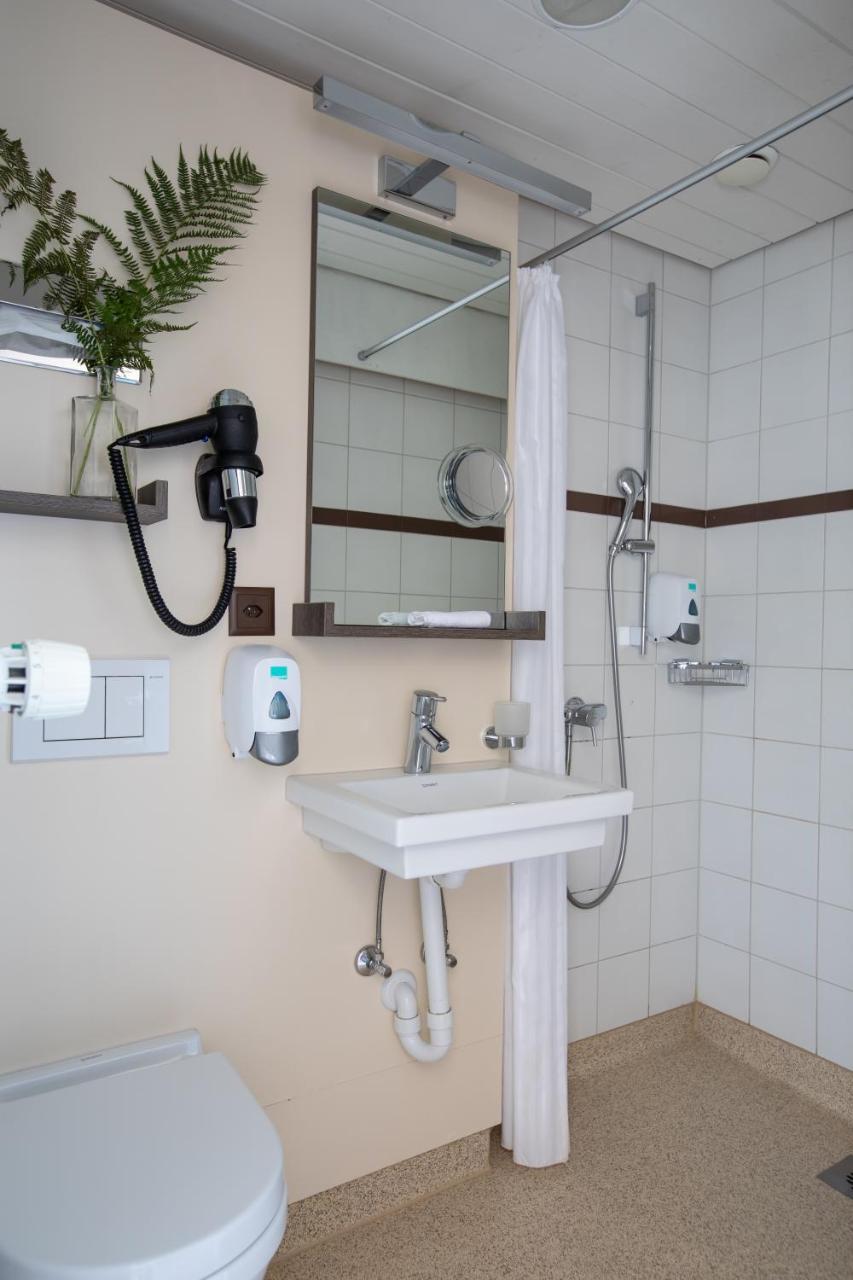 Budget Rooms Gstaad 施康里埃德 外观 照片