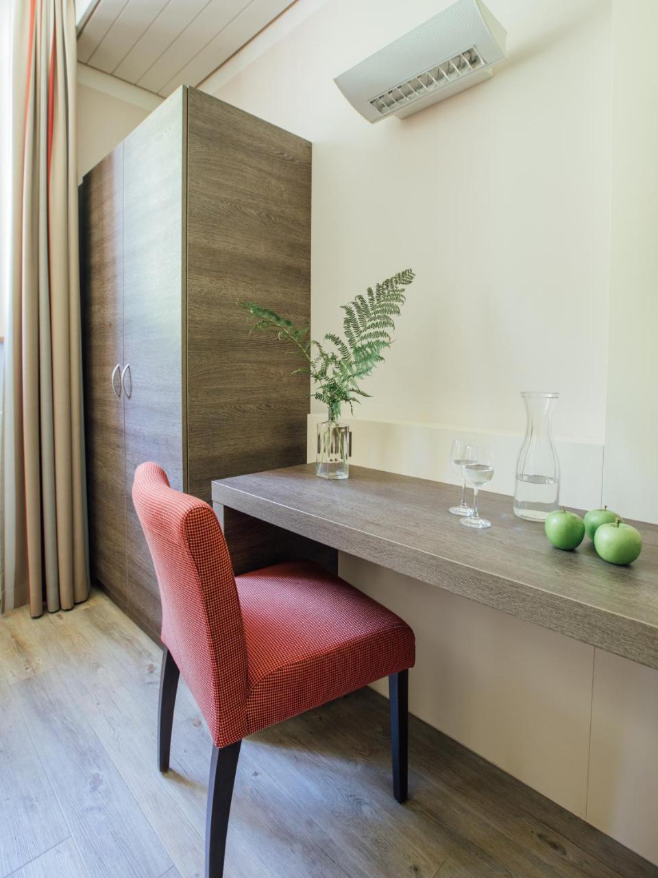 Budget Rooms Gstaad 施康里埃德 外观 照片