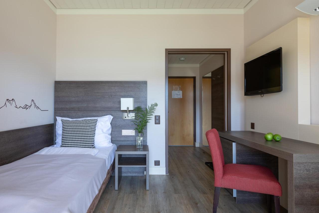 Budget Rooms Gstaad 施康里埃德 外观 照片